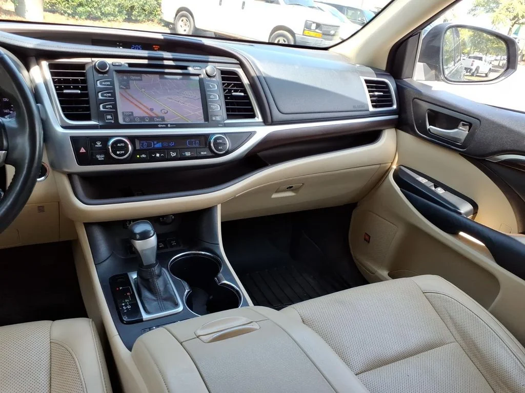 Used 2015 Blue Toyota Limited Platinum V6 image 25