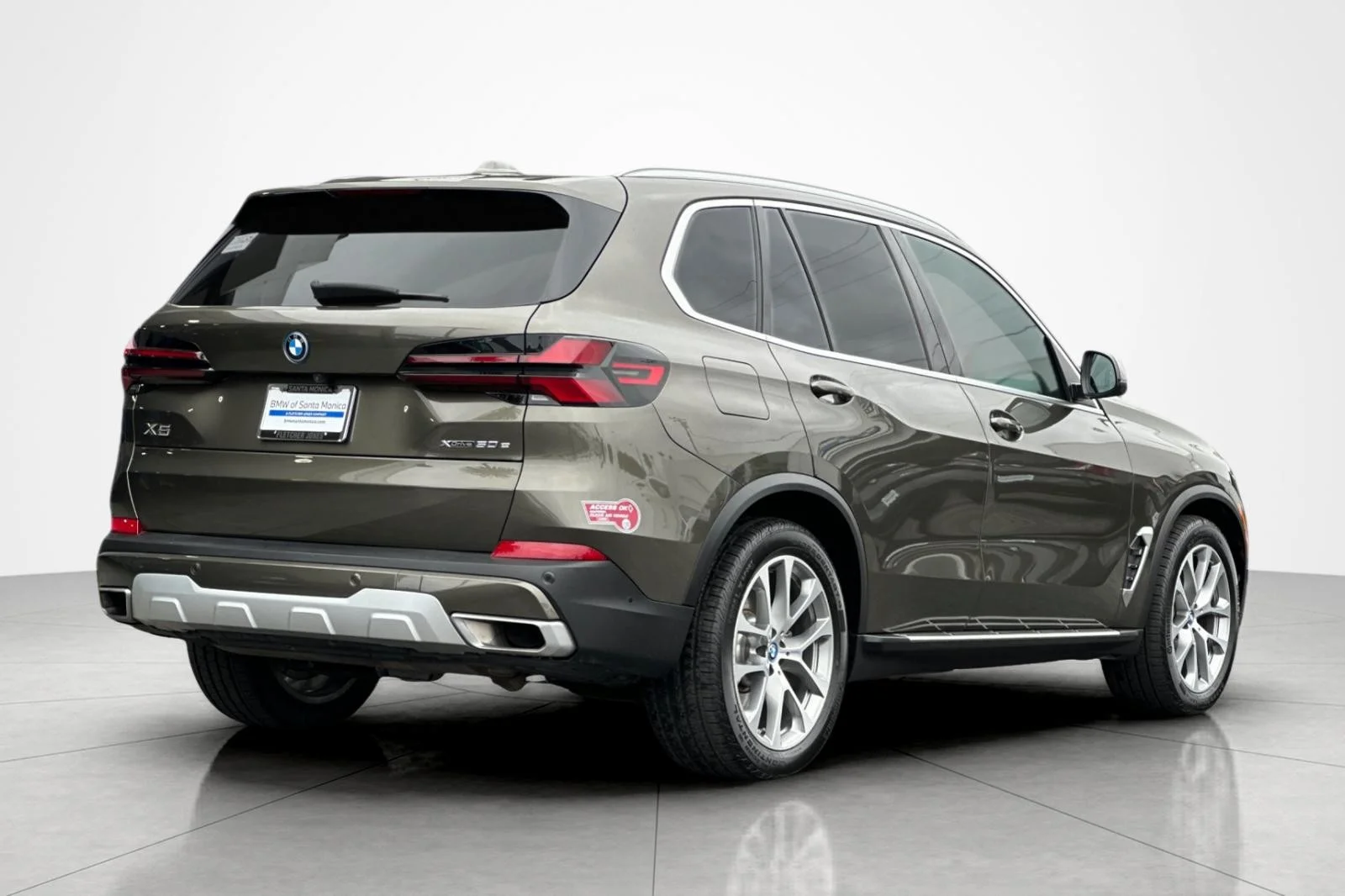 Used 2024 Manhattan Green Metallic BMW xDrive50e image 5