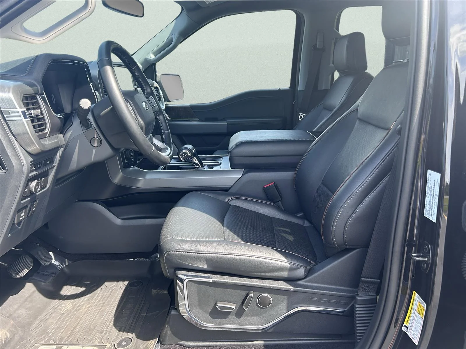 Used 2022 Agate Black/Stone Gray Ford LARIAT image 15