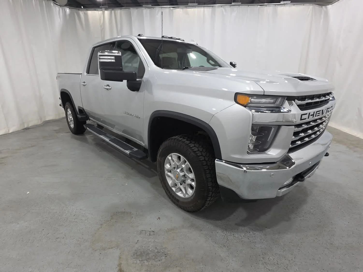 Used 2022 Silver Ice Metallic Chevrolet LTZ image 8