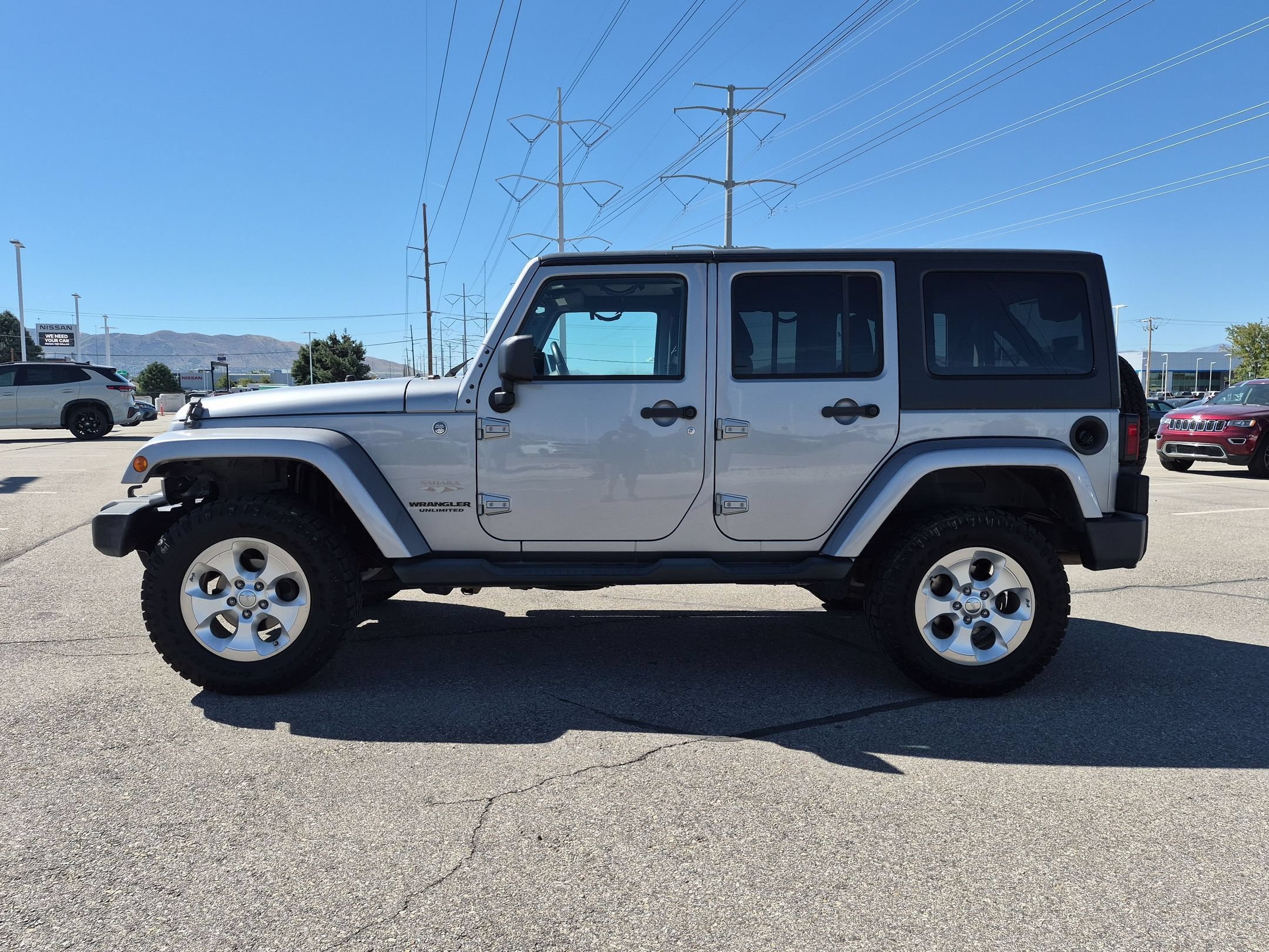 Used 2013 Billet Silver Metallic Jeep Sahara image 7