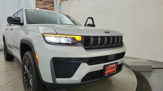 New 2026 Silver Zynith Exterior Paint Jeep Altitude image 14