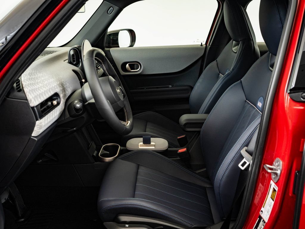 Used 2026 Chili Red MINI Signature image 18