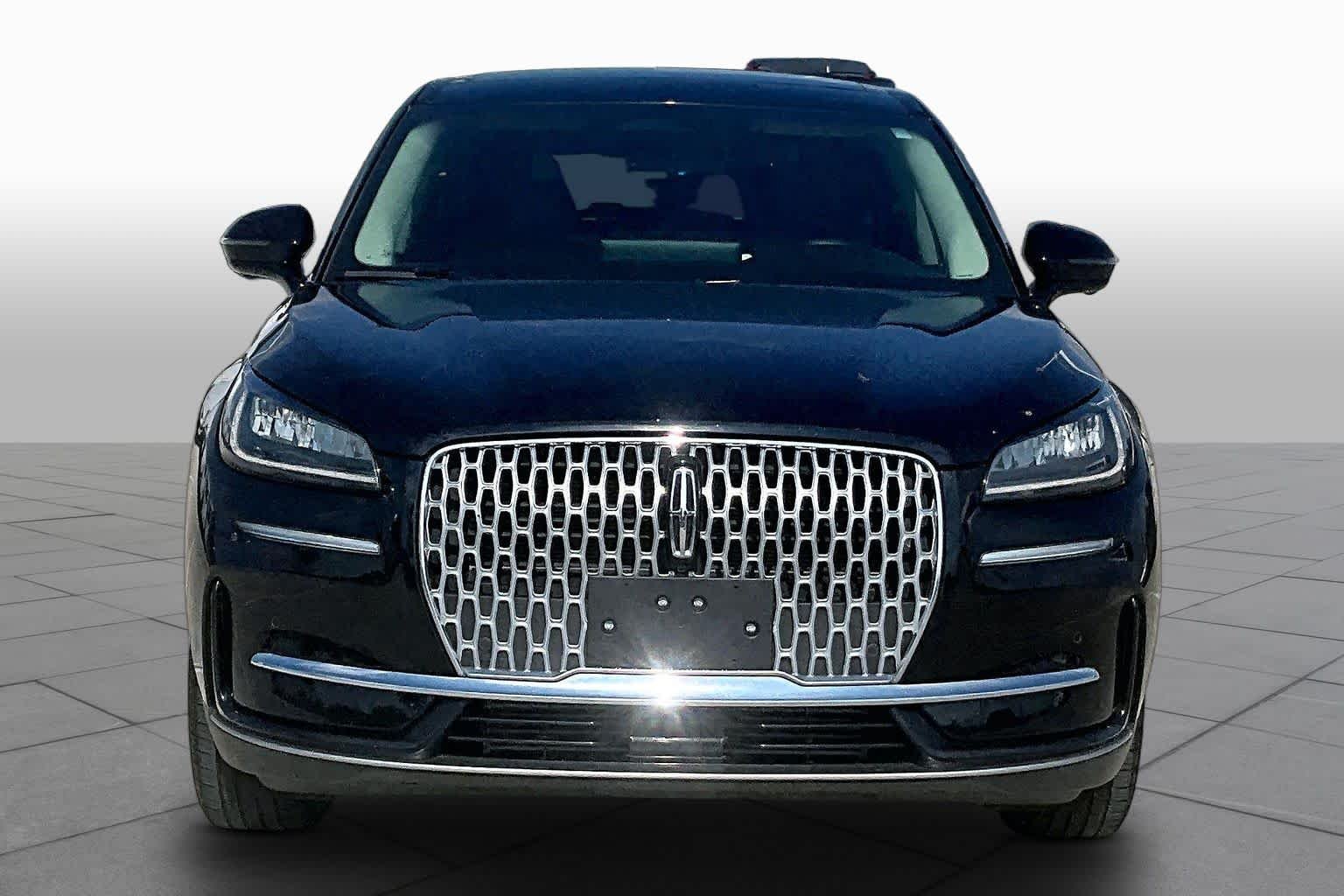 Used 2024 Infinite Black Metallic Clearcoat Lincoln Premiere image 3