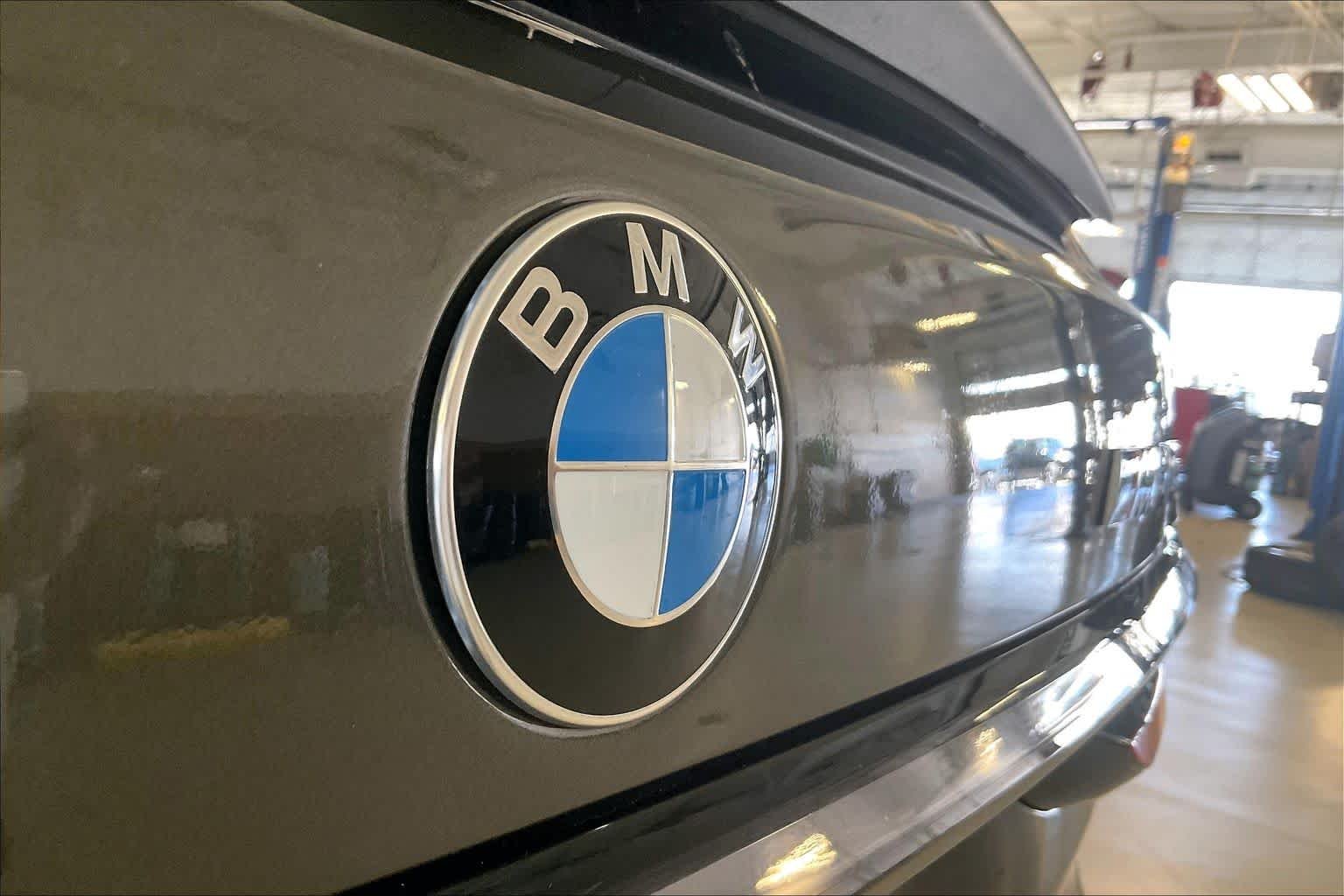 Used 2025 Manhattan Green Metallic BMW M60i image 31