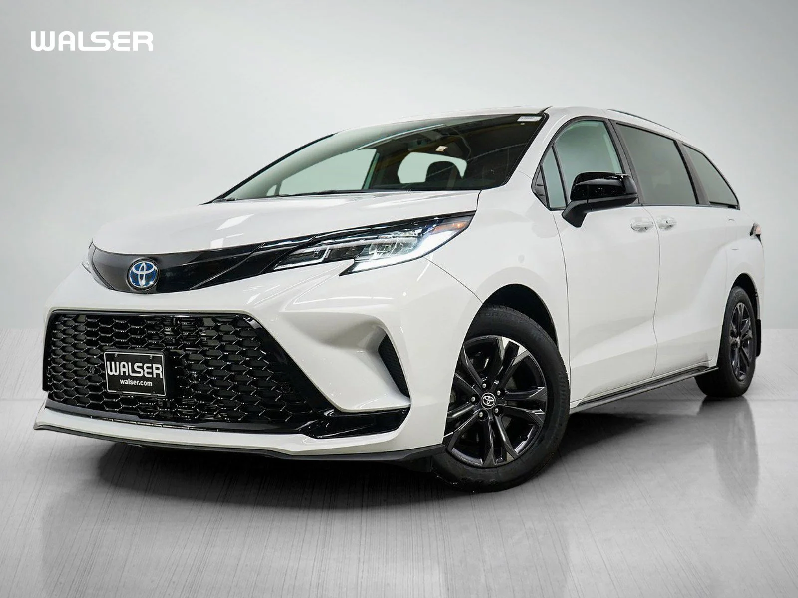 2025 Toyota Sienna LE AWD 8-Passenger's photo