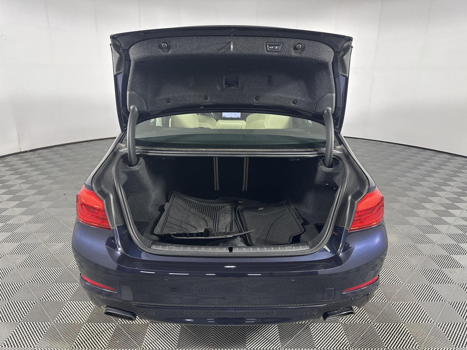 Used 2020 Imperial Blue Metallic BMW 540i xDrive image 24