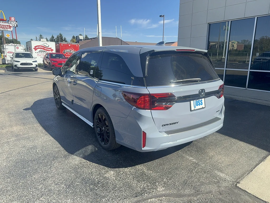 New 2027 Sonic Gray Pearl Honda Sport-L image 7