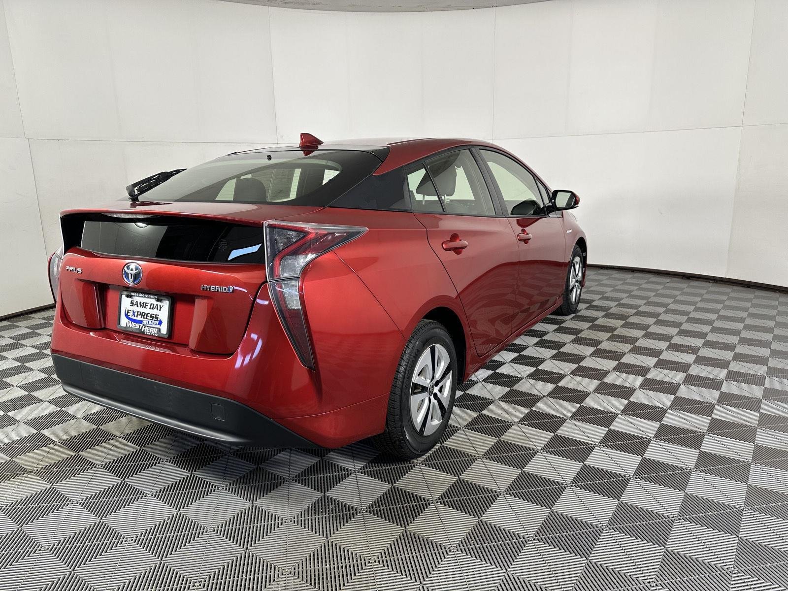 Used 2016 Hypersonic Red Toyota Three image 22