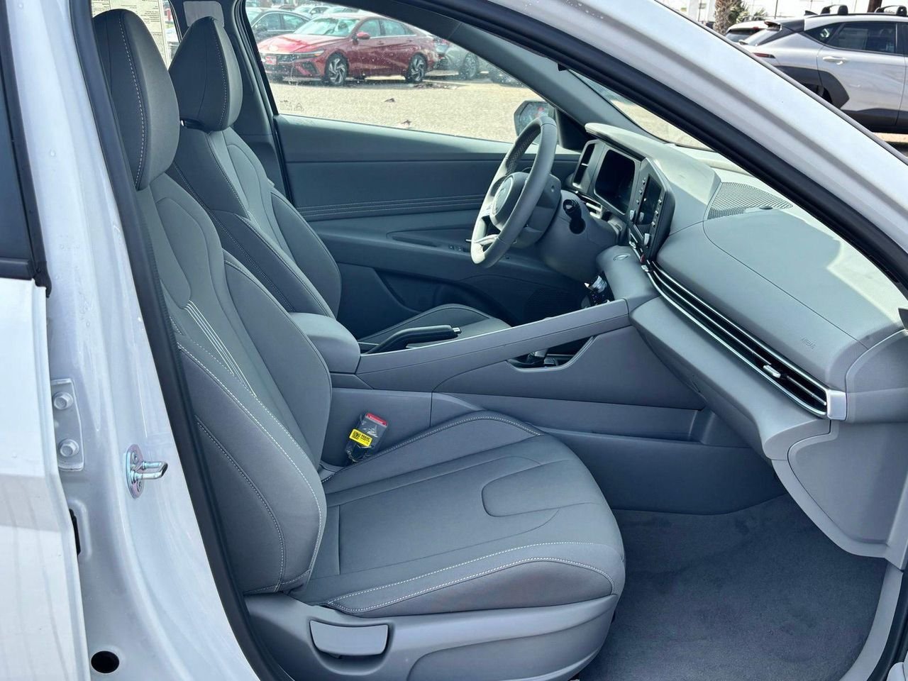 2025 Hyundai Elantra SEL - Photo 22