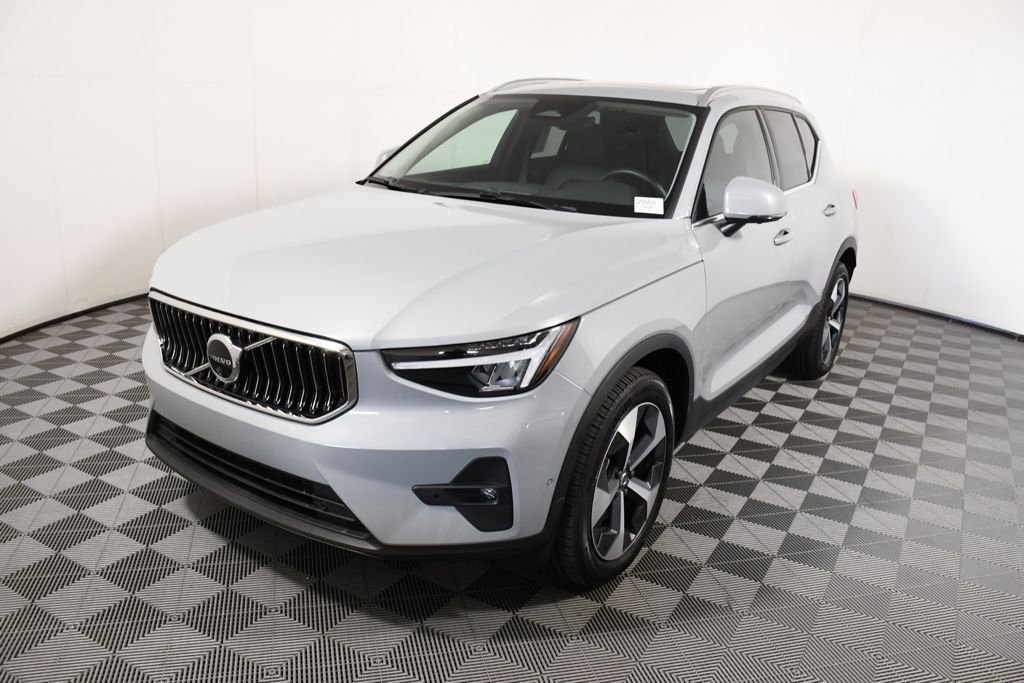 2025 Volvo XC40