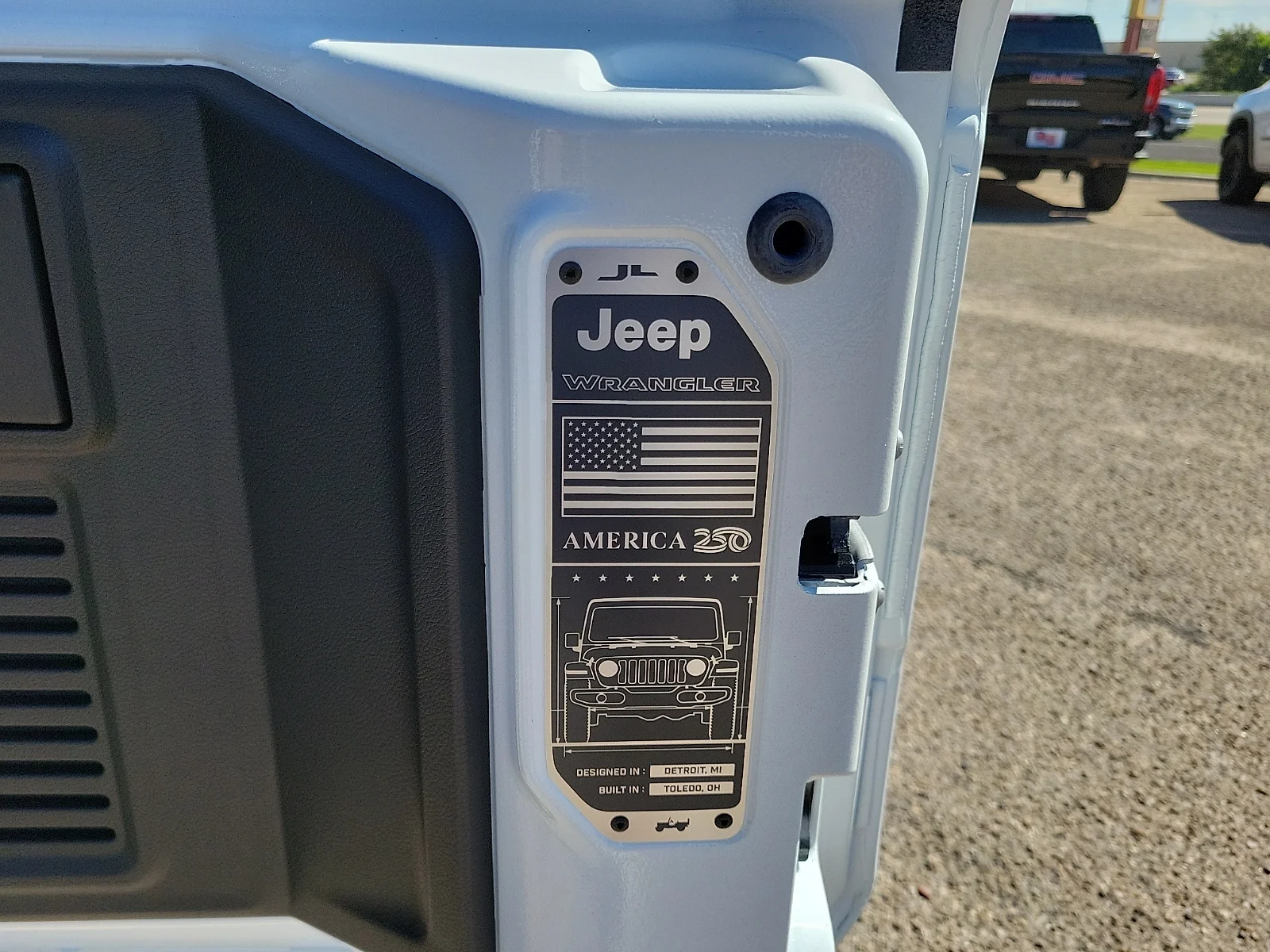New 2026 PW7 Bright Whit Jeep 4-DOOR AMERICA250 image 8