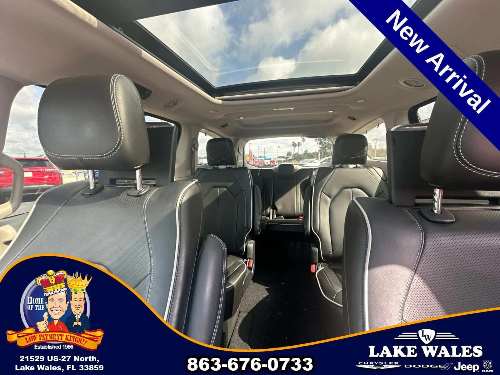 Used 2022 Blue Chrysler Limited image 20