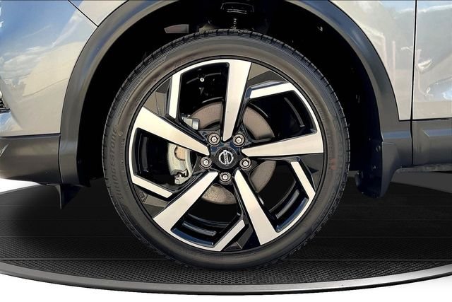 Used 2022 Gray Nissan SL image 35