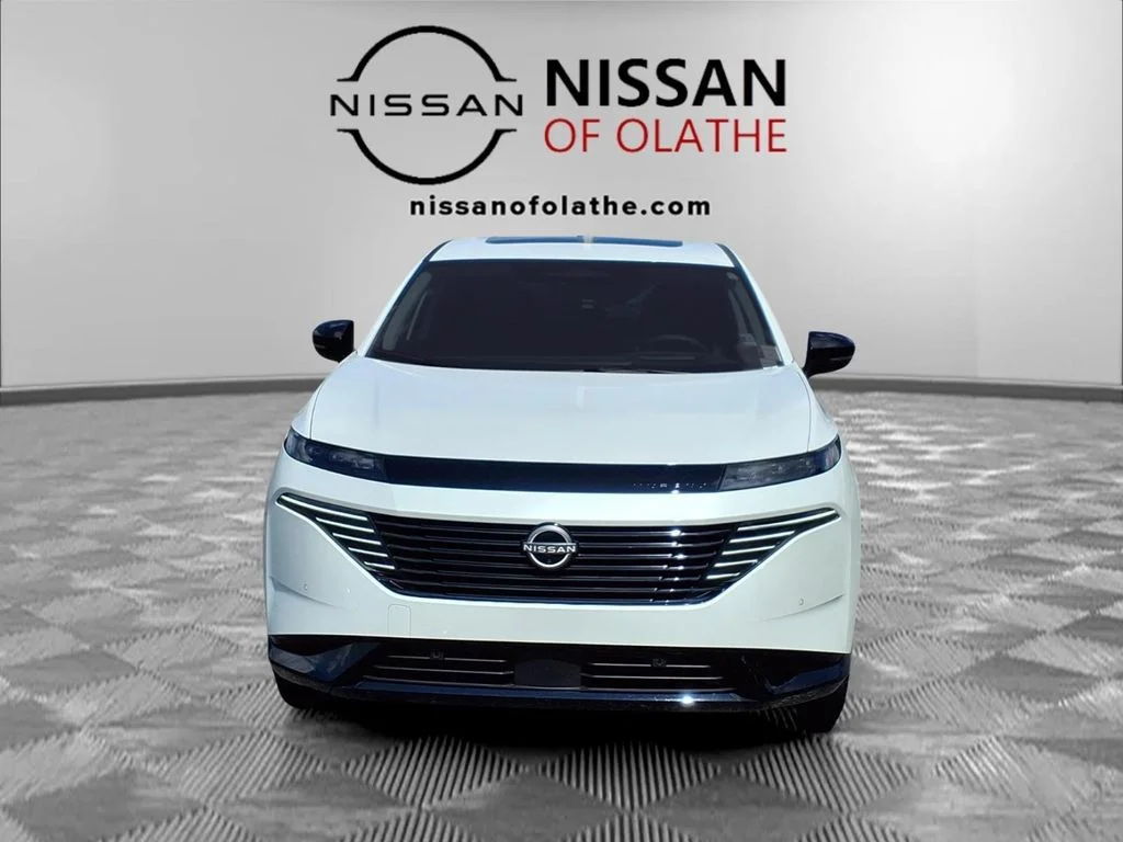Used 2026 White Nissan Platinum image 31