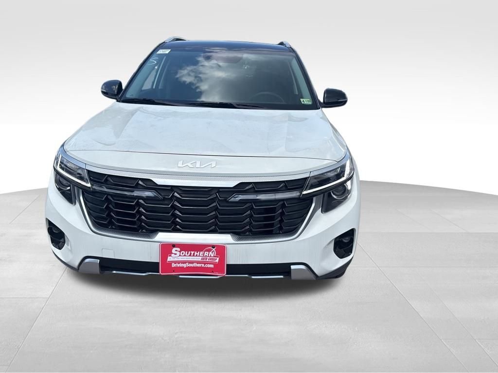Used 2024 White Kia SX image 9