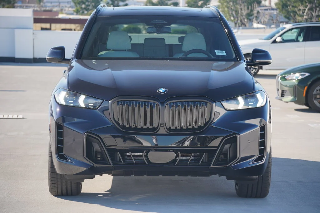 Used 2026 Black BMW sDrive40i image 2