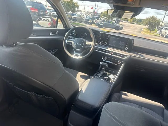 Used 2023 Red Kia LXS image 22