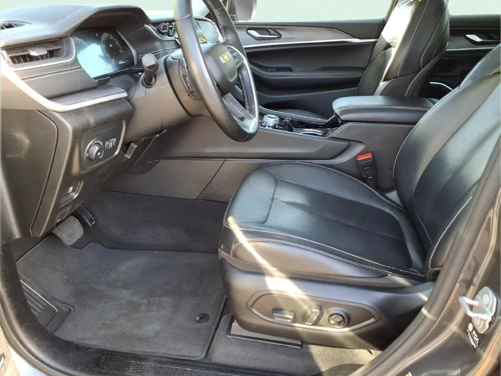 Used 2021 Gray Jeep Limited image 21