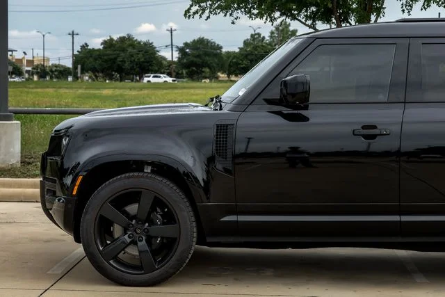 2025 Land Rover Defender V8 - Photo 14