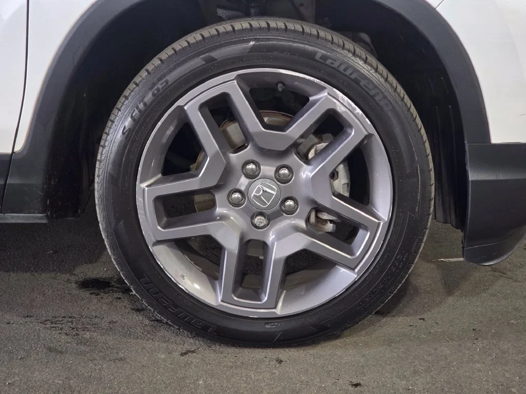 Used 2022 White Honda EX-L image 4