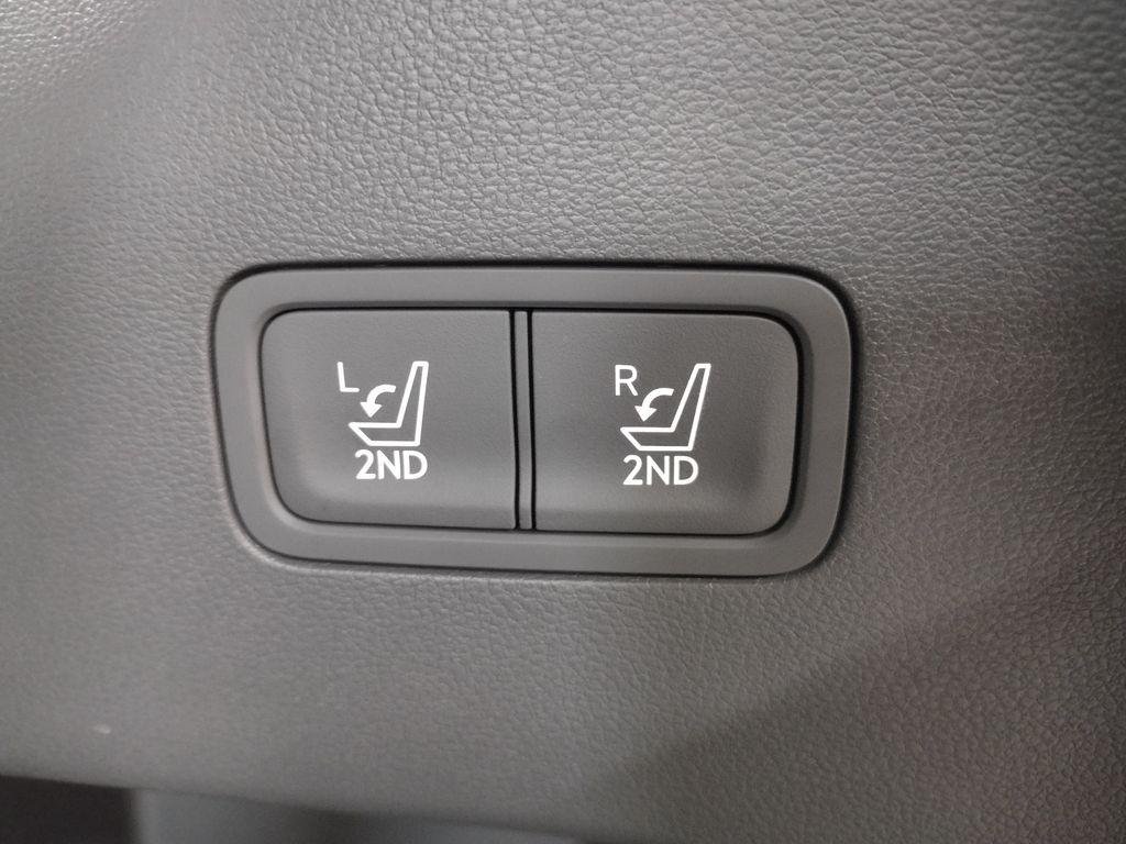 New 2026 White Hyundai SE image 17