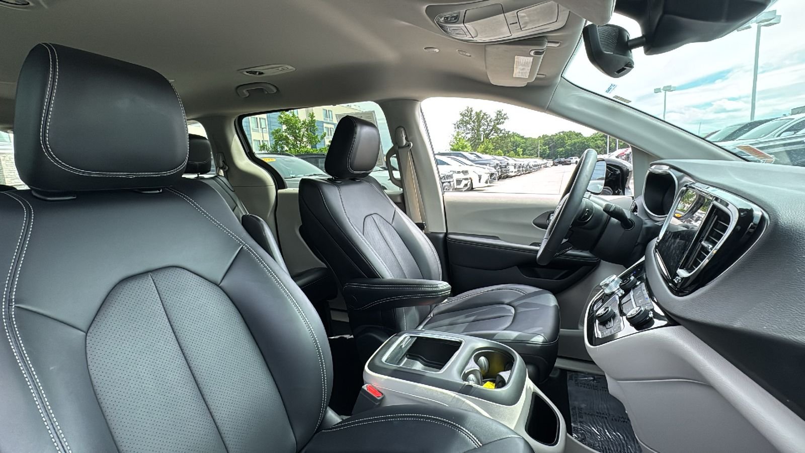 Used 2024 Silver Chrysler Touring L image 16