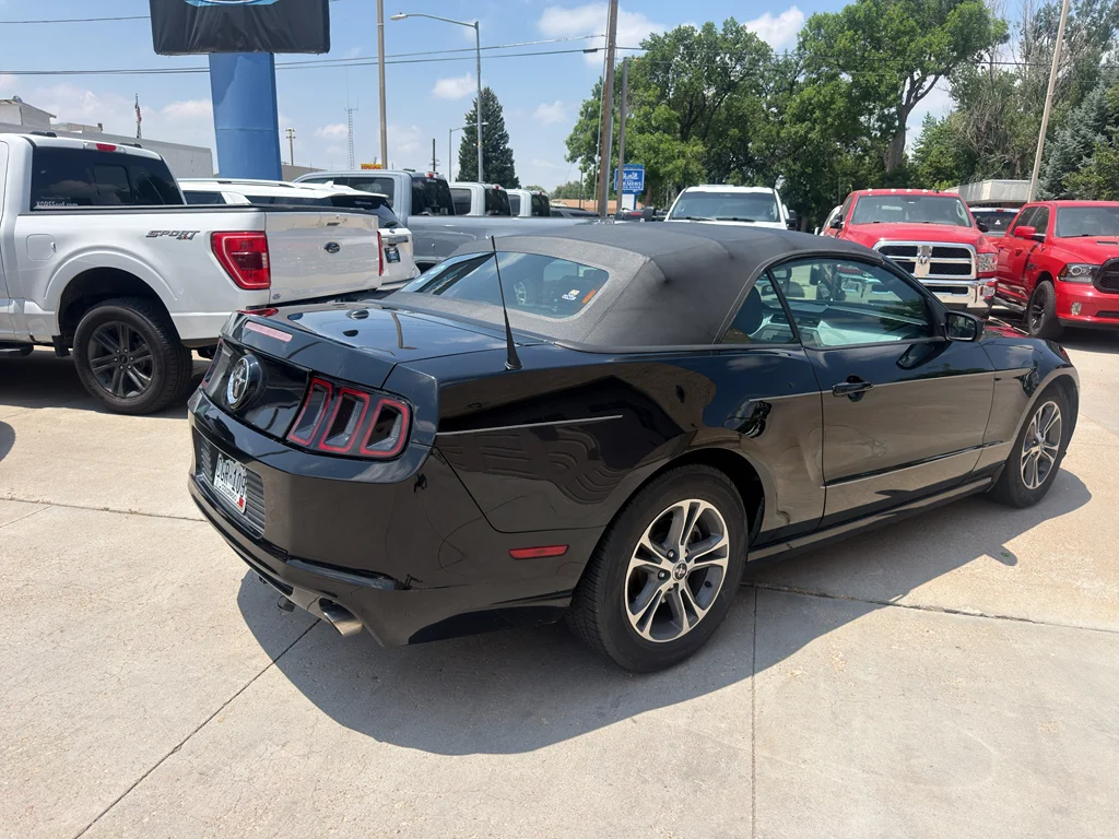 Used 2014 Black Ford Base image 3