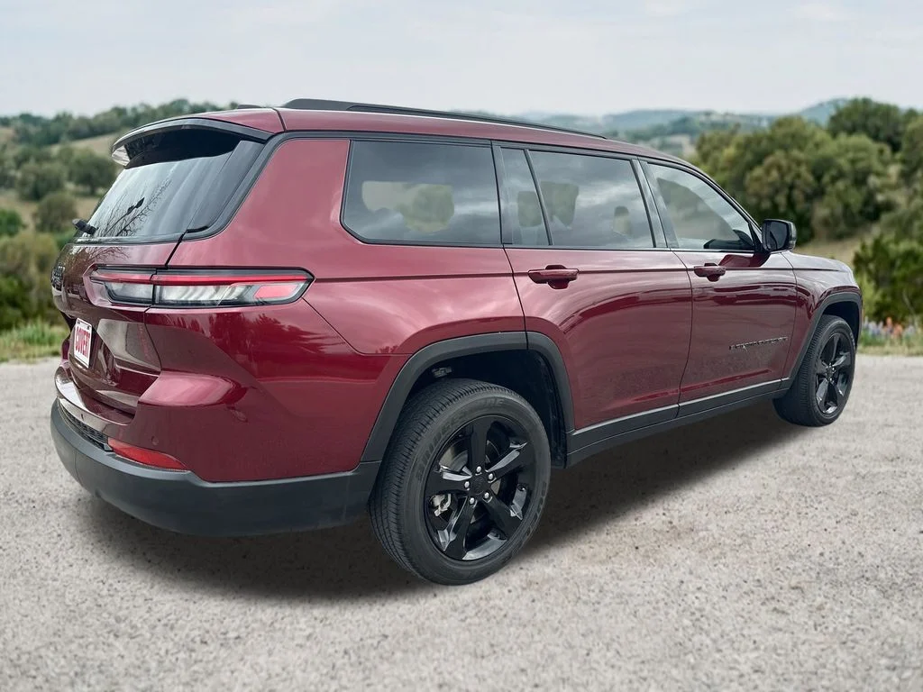 Used 2023 Red Jeep Altitude X image 5