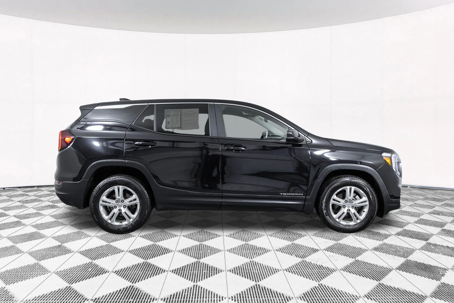 Used 2024 Ebony Twilight Metallic GMC SLE image 19