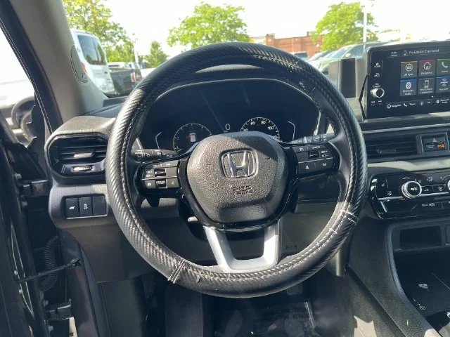 Used 2025  Honda Touring image 14