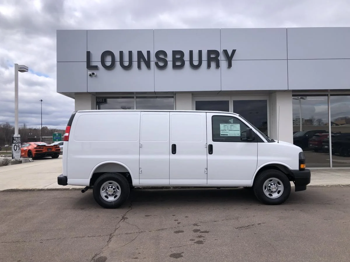 New 2026 White Chevrolet Rwd 3500 135 image 2