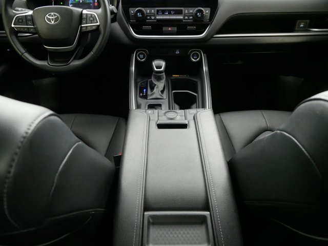Used 2024 Wind Chill Pearl Toyota XLE image 26