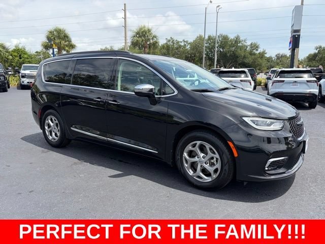 Used 2023 Brilliant Black Chrysler Limited image 1
