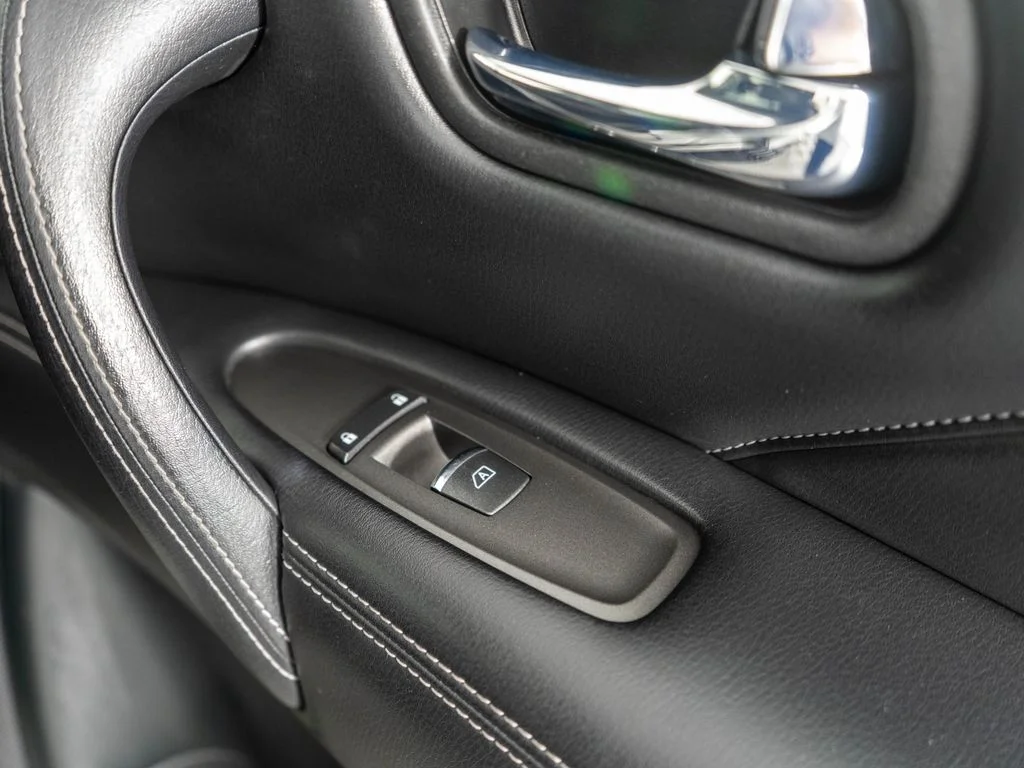 Used 2019 Silver INFINITI LUXE image 9