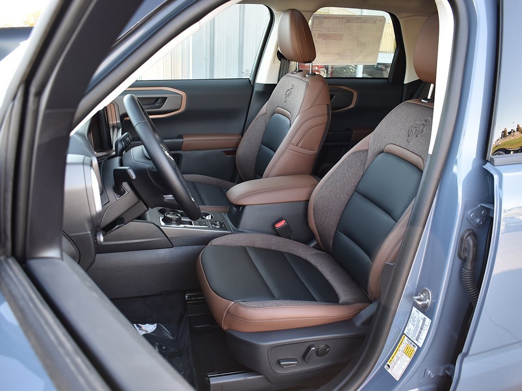 2025 Ford Bronco Sport Outer Banks photo 2