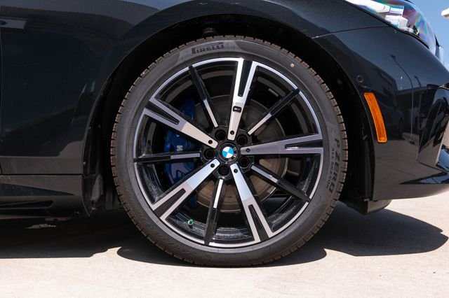 New 2027 Black Sapphire Metallic BMW 550e xDrive image 11