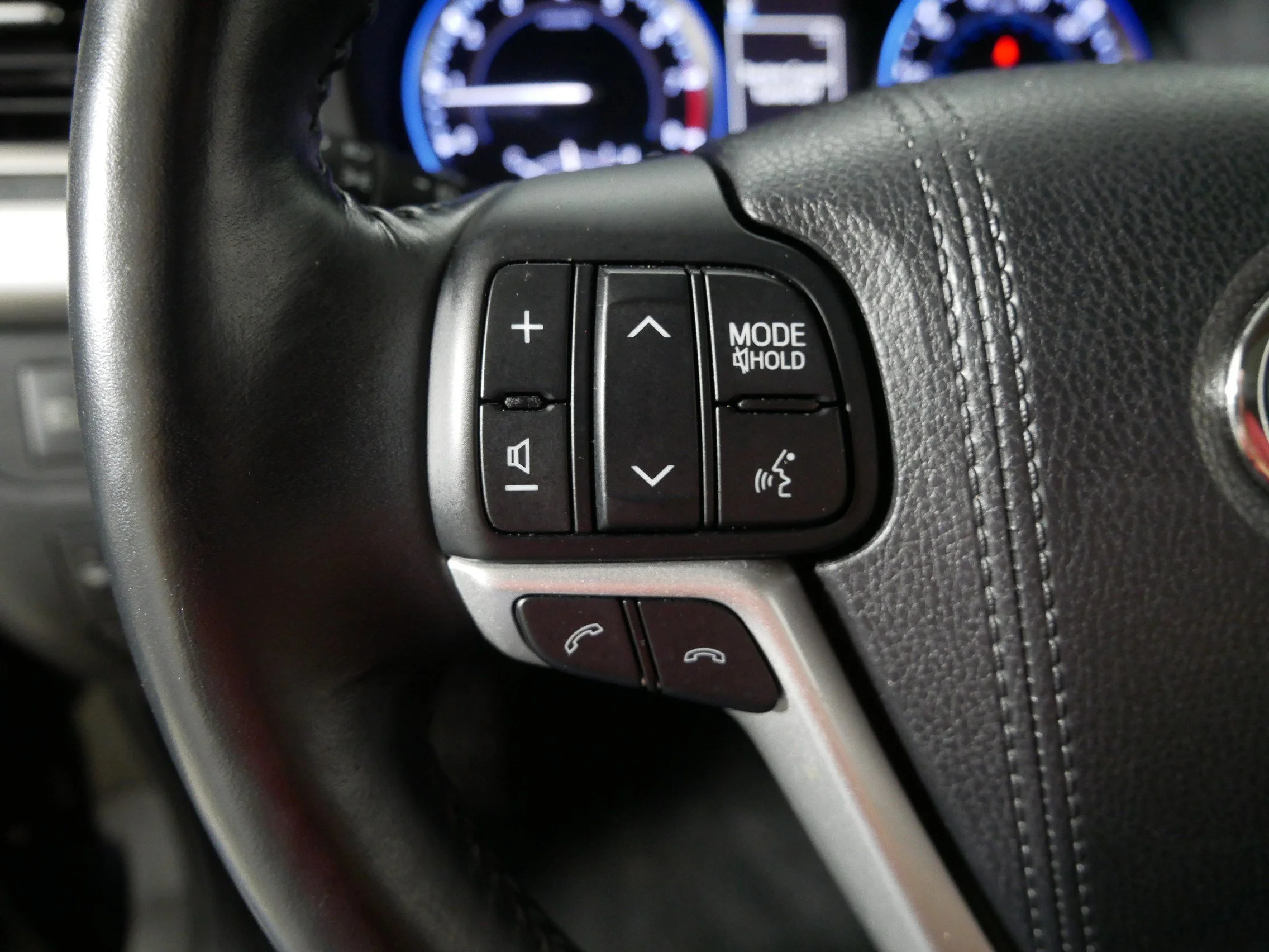 Used 2017 Midnight Black Metallic Toyota Limited image 27