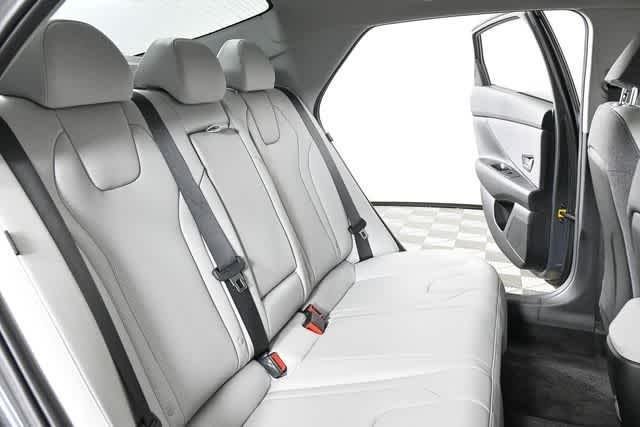 2025 Hyundai Elantra Limited - Photo 20