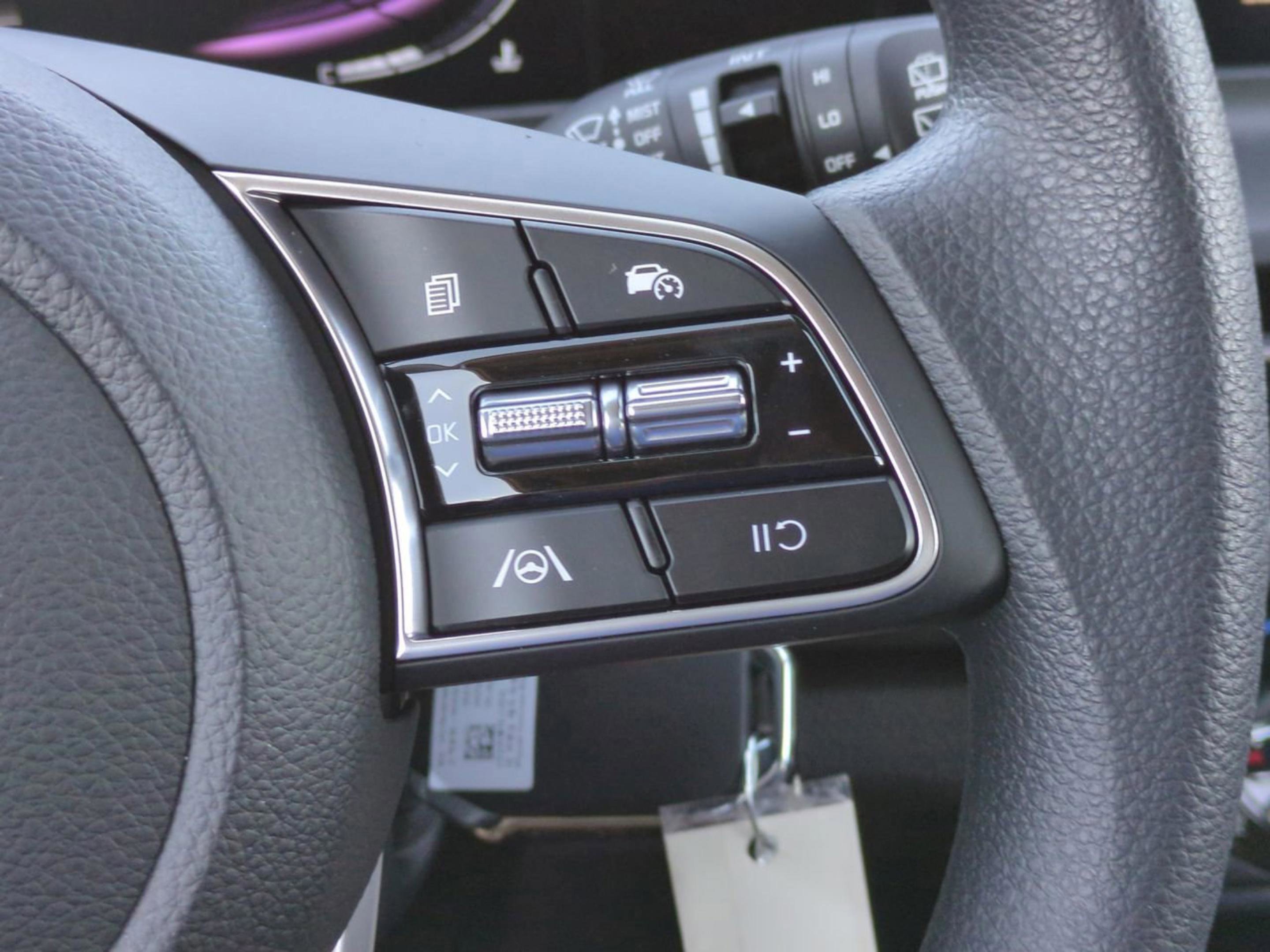 New 2026 Snow White Pearl Kia LX image 26