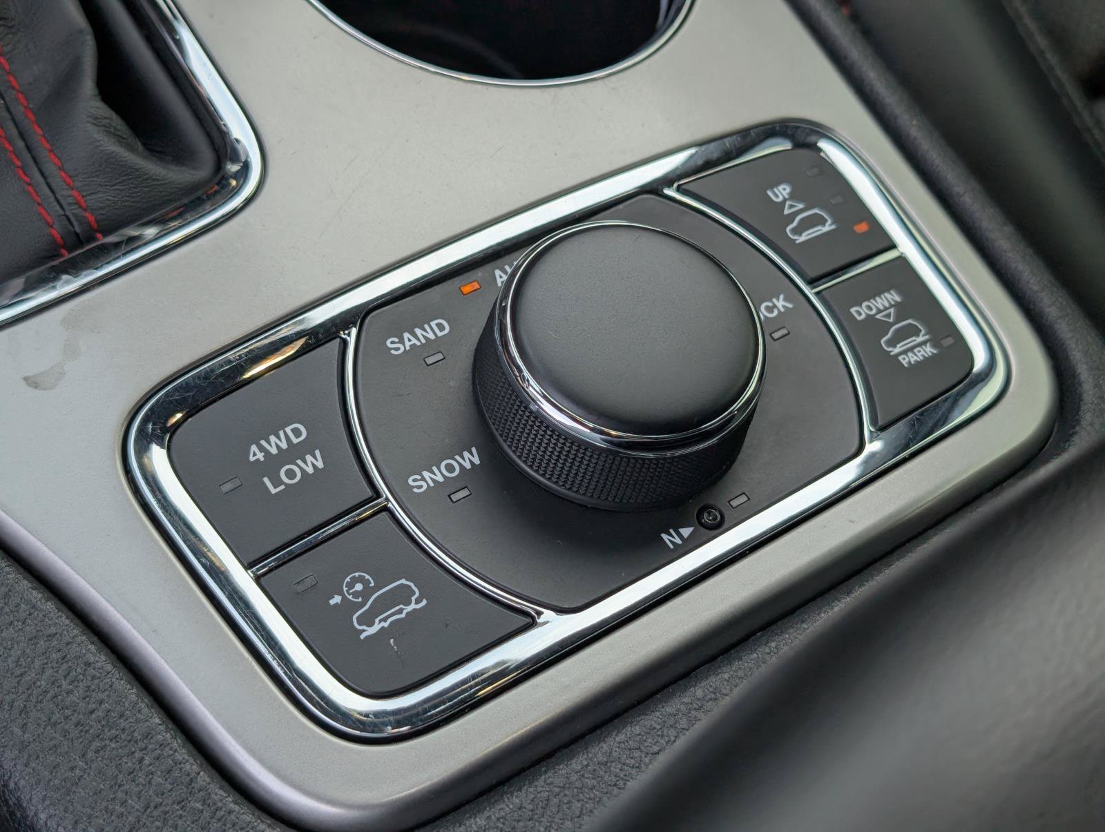 Used 2021 Bright White Clearcoat Jeep Trailhawk image 25