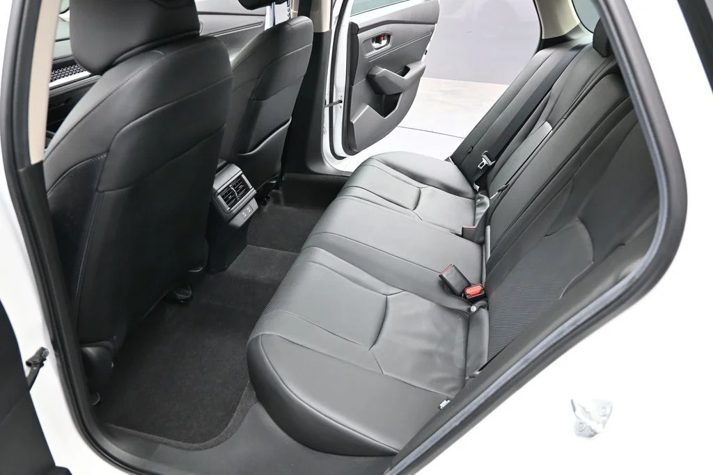 Certified Used 2025 Platinum White Pearl Honda EX-L image 12