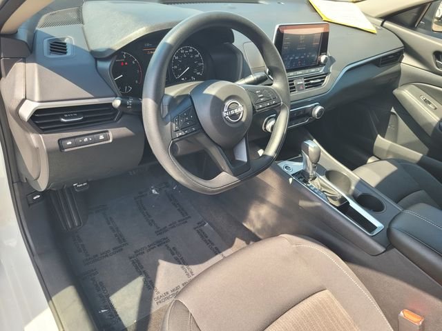 Used 2025 White Nissan 2.5 S image 12