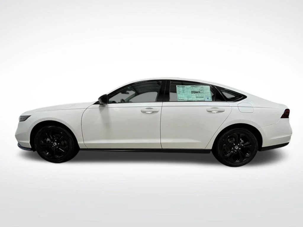 Used 2025  Honda SE image 2