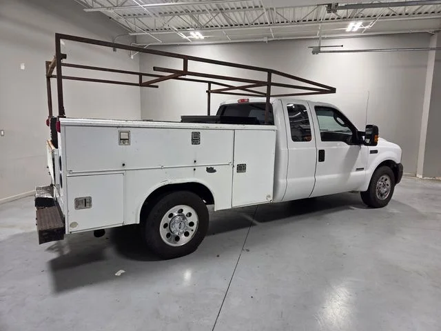 Used 2006 White Ford XL image 11