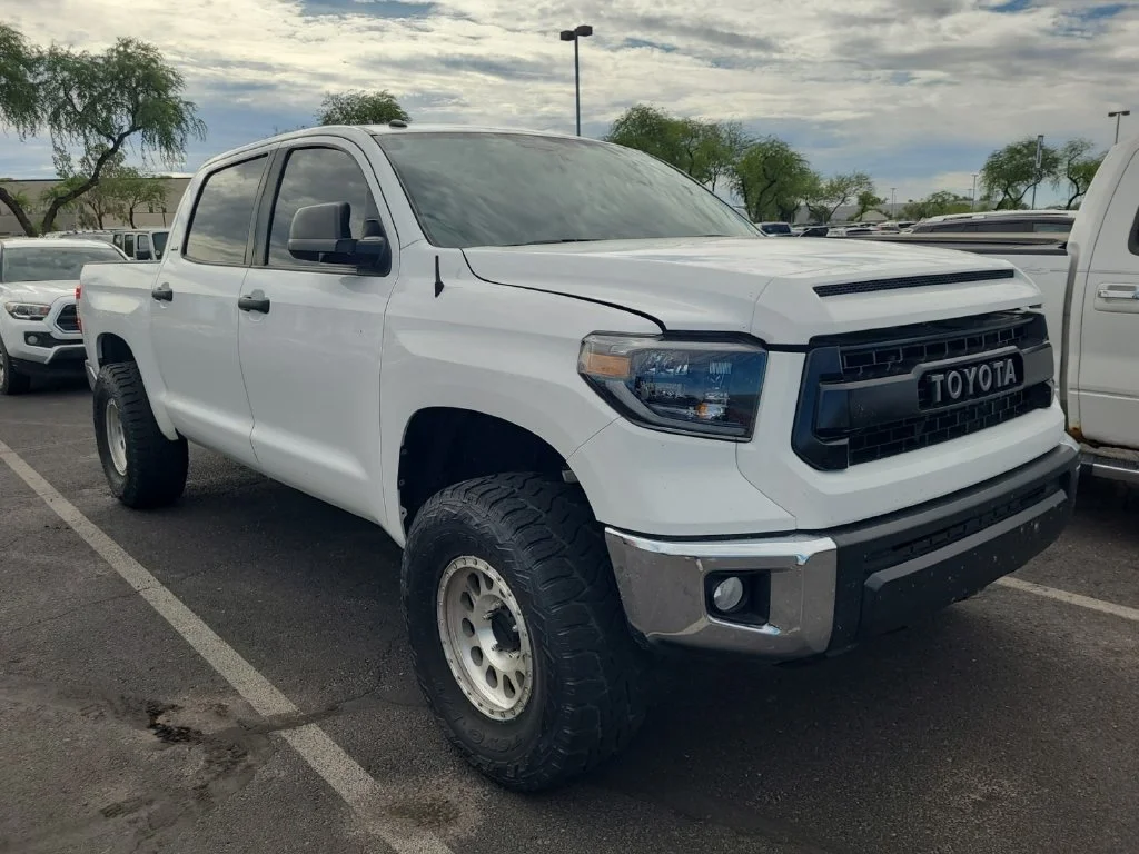 Used 2017 White Toyota SR5 image 1