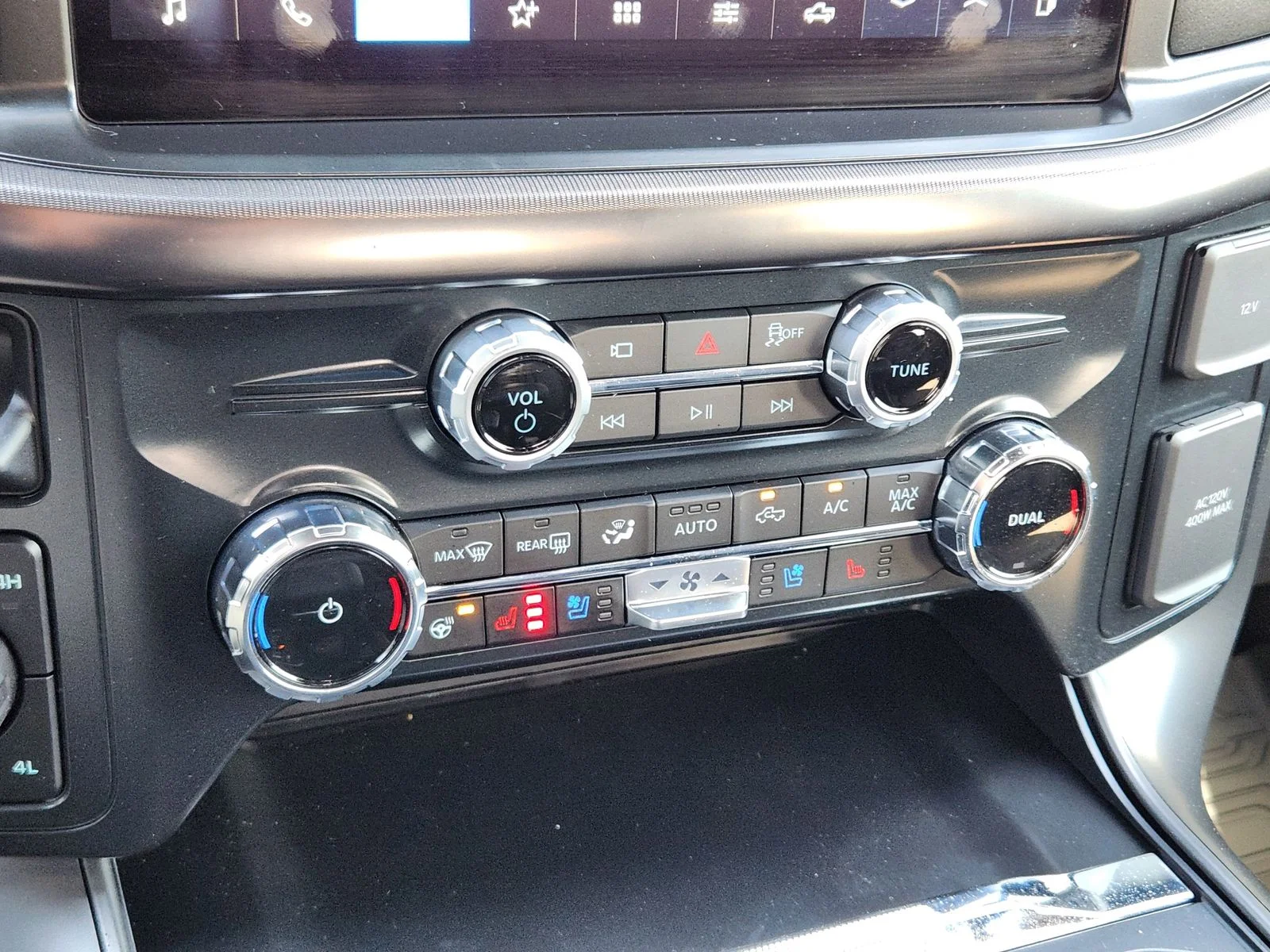 New 2026 Oxford White Ford Lariat® image 14