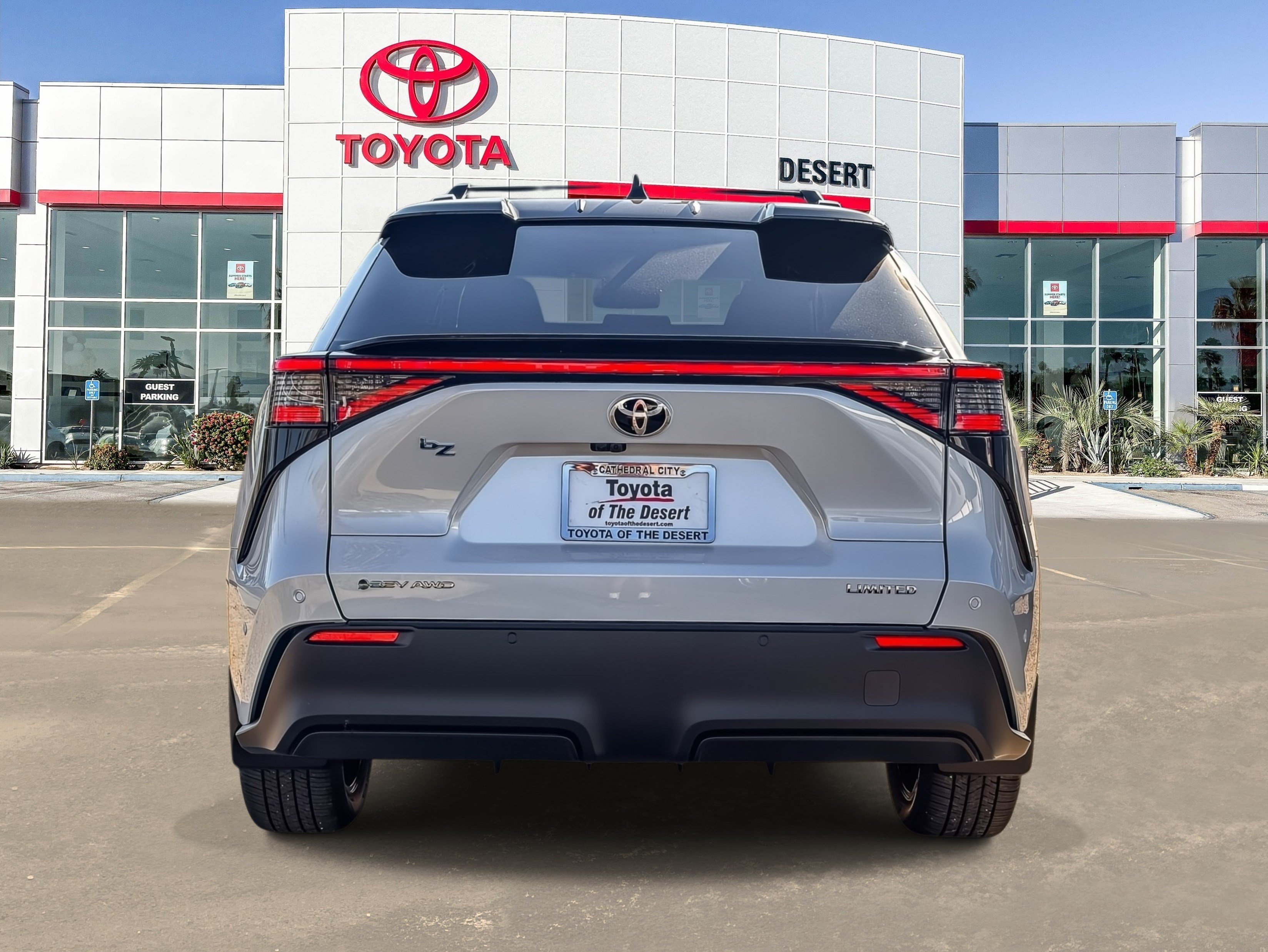 New 2026 Wind Chill Pearl with Midnight Black Metallic roof <sup>1</sup> Toyota  Limited image 5