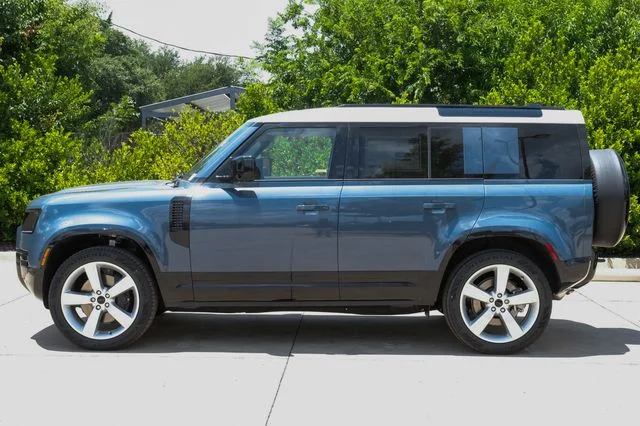 New 2026 Tasman Blue Land Rover X-Dynamic SE image 14