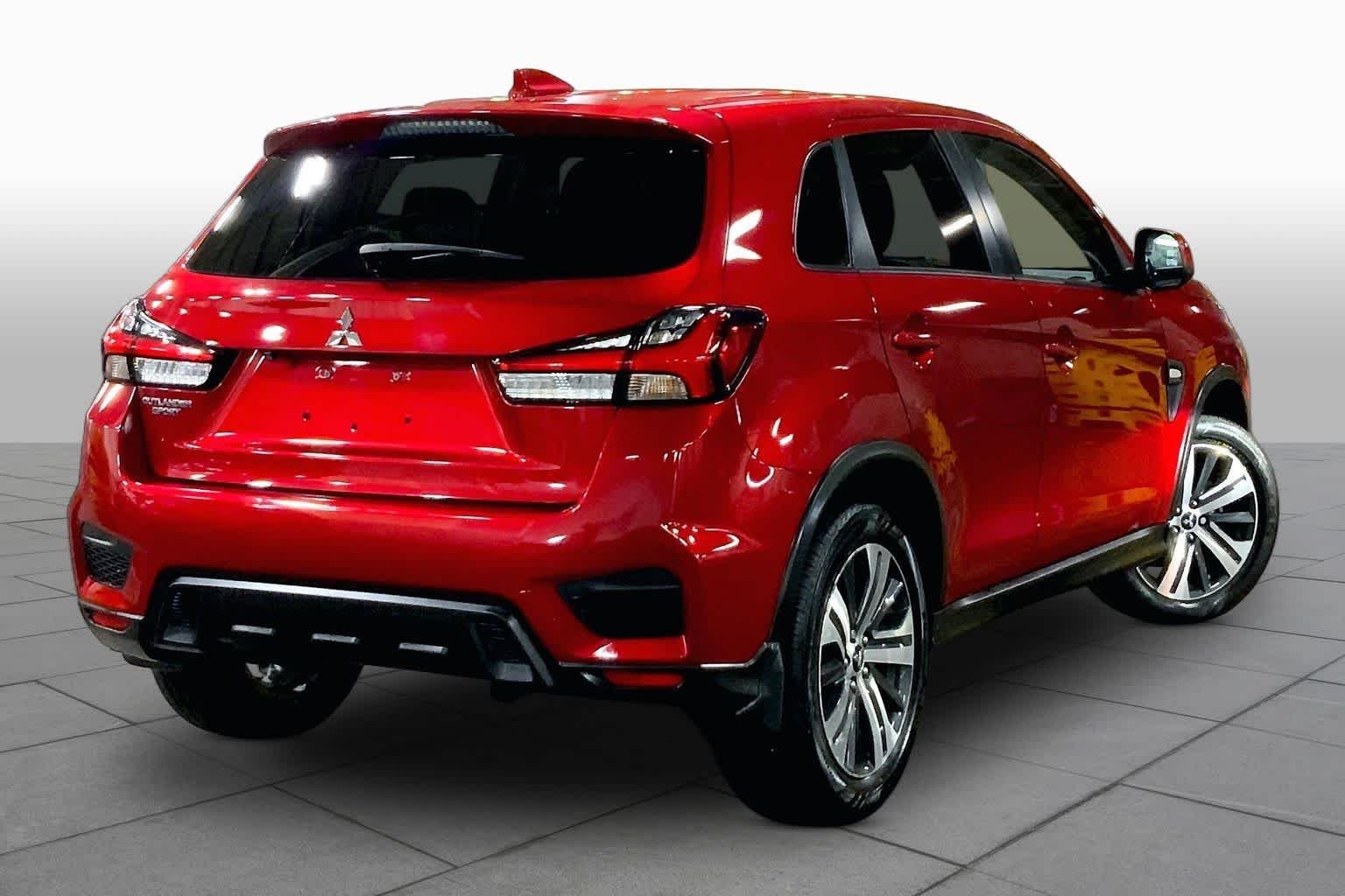 Used 2022 Red Diamond Mitsubishi ES image 13